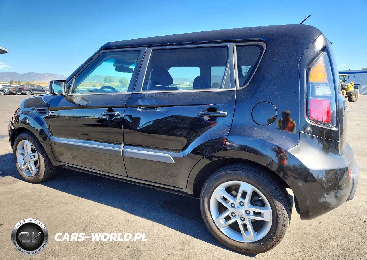 2011 Kia Soul + VIN:KNDJT2A22B7215557 - 2