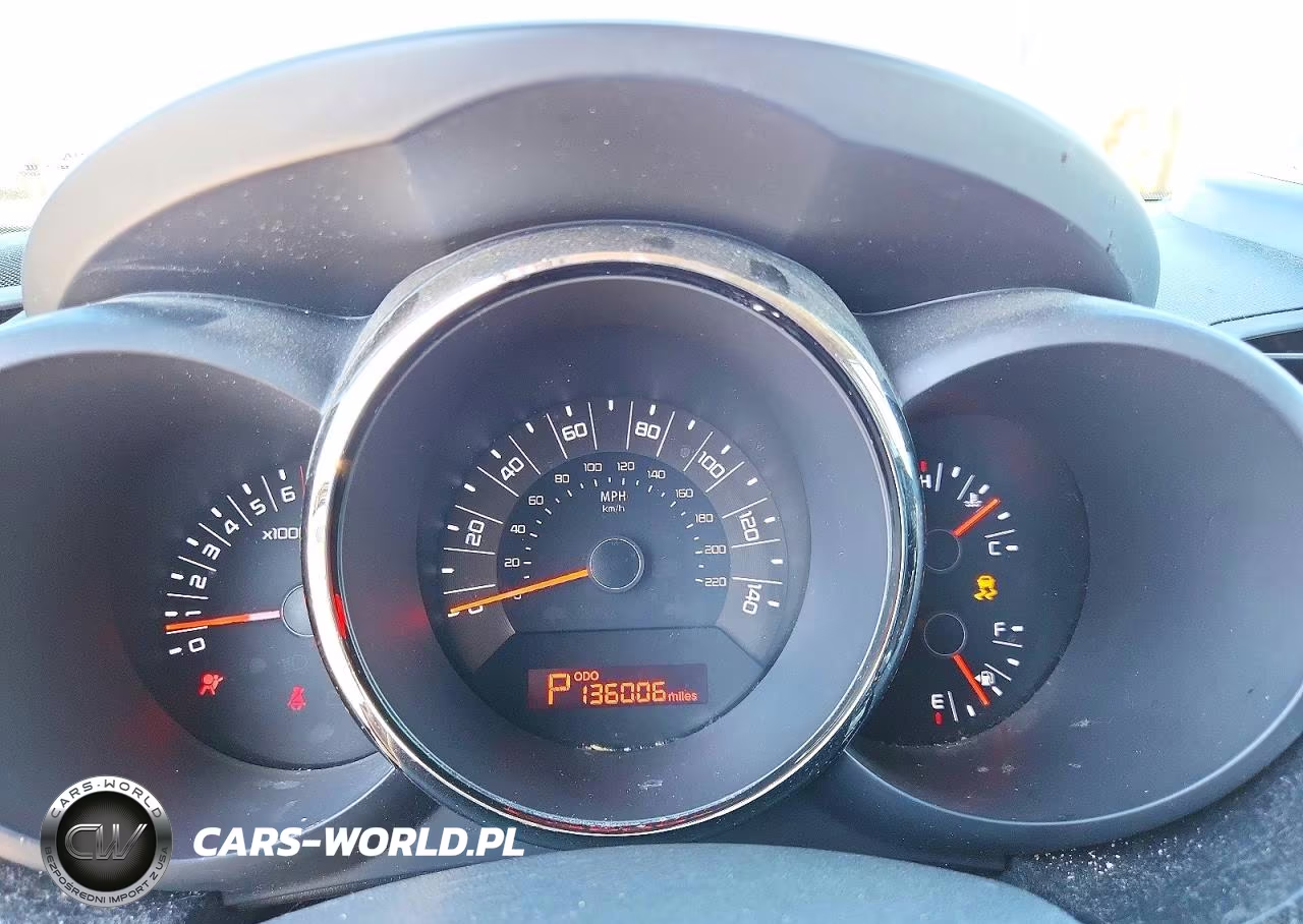 2011 Kia Soul + VIN:KNDJT2A22B7215557 - 9