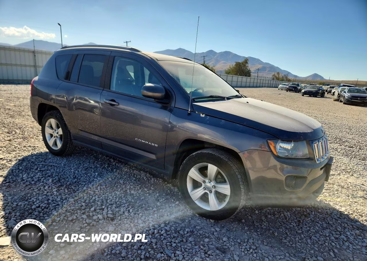 2017 Jeep Compass Latitude VIN:1C4NJDEBXHD105086 - 4
