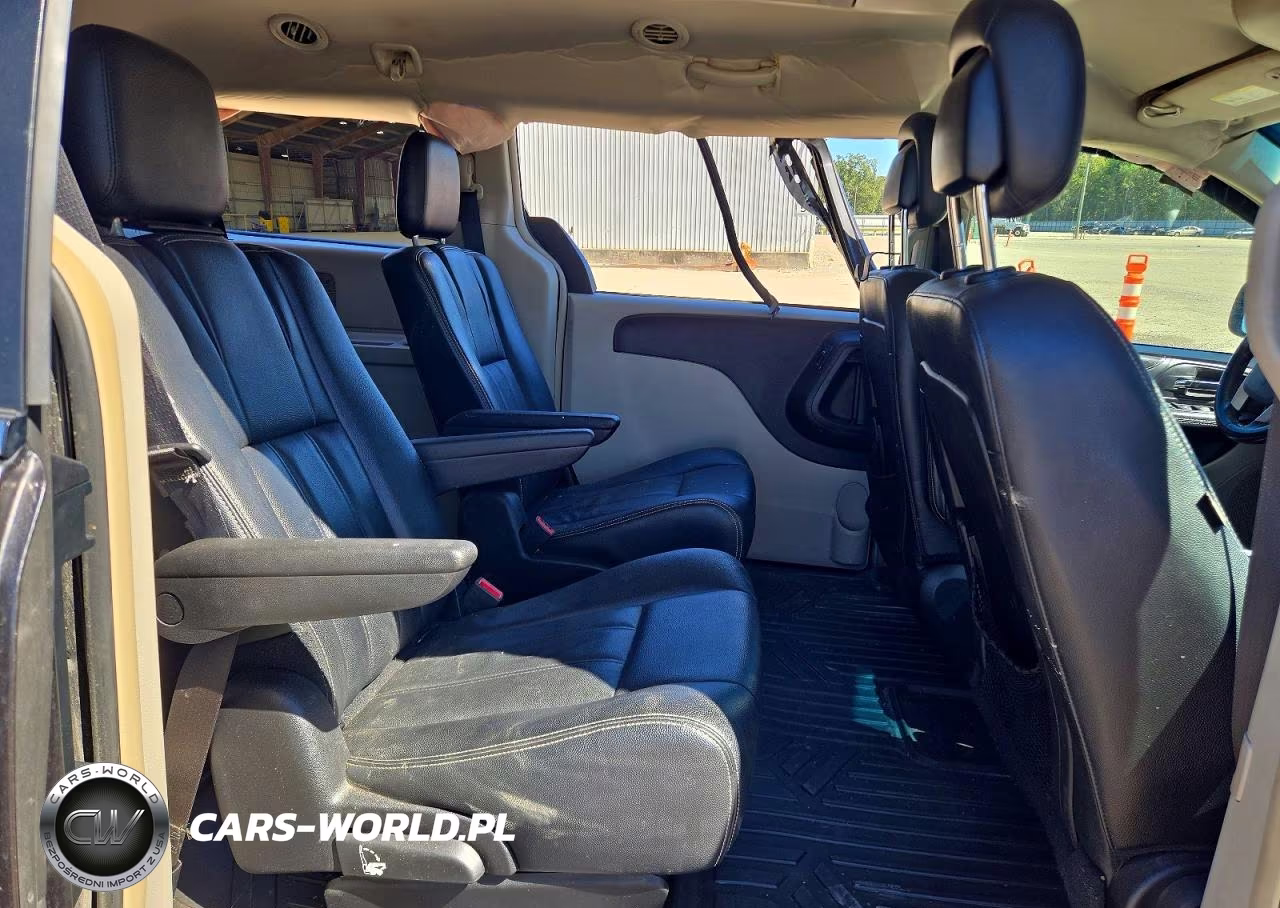 2016 Chrysler Town & Country Touring VIN:2C4RC1BG4GR206002 - 11
