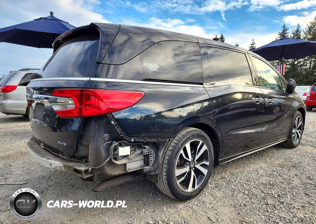 2018 Honda Odyssey Elite VIN:5FNRL6H9XJB038858 - 3