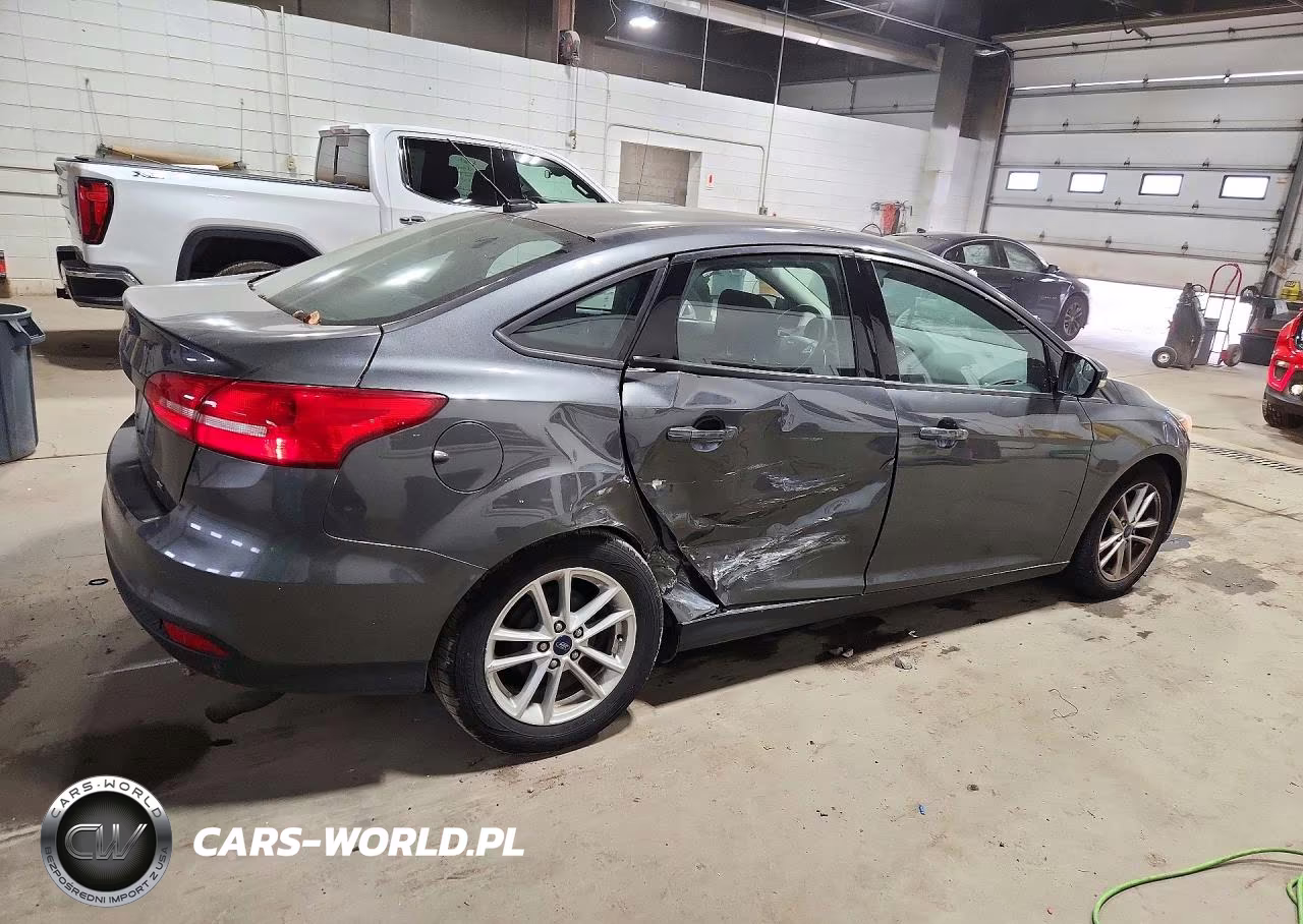 2017 Ford Focus Se VIN:1FADP3F20HL221864 - 3