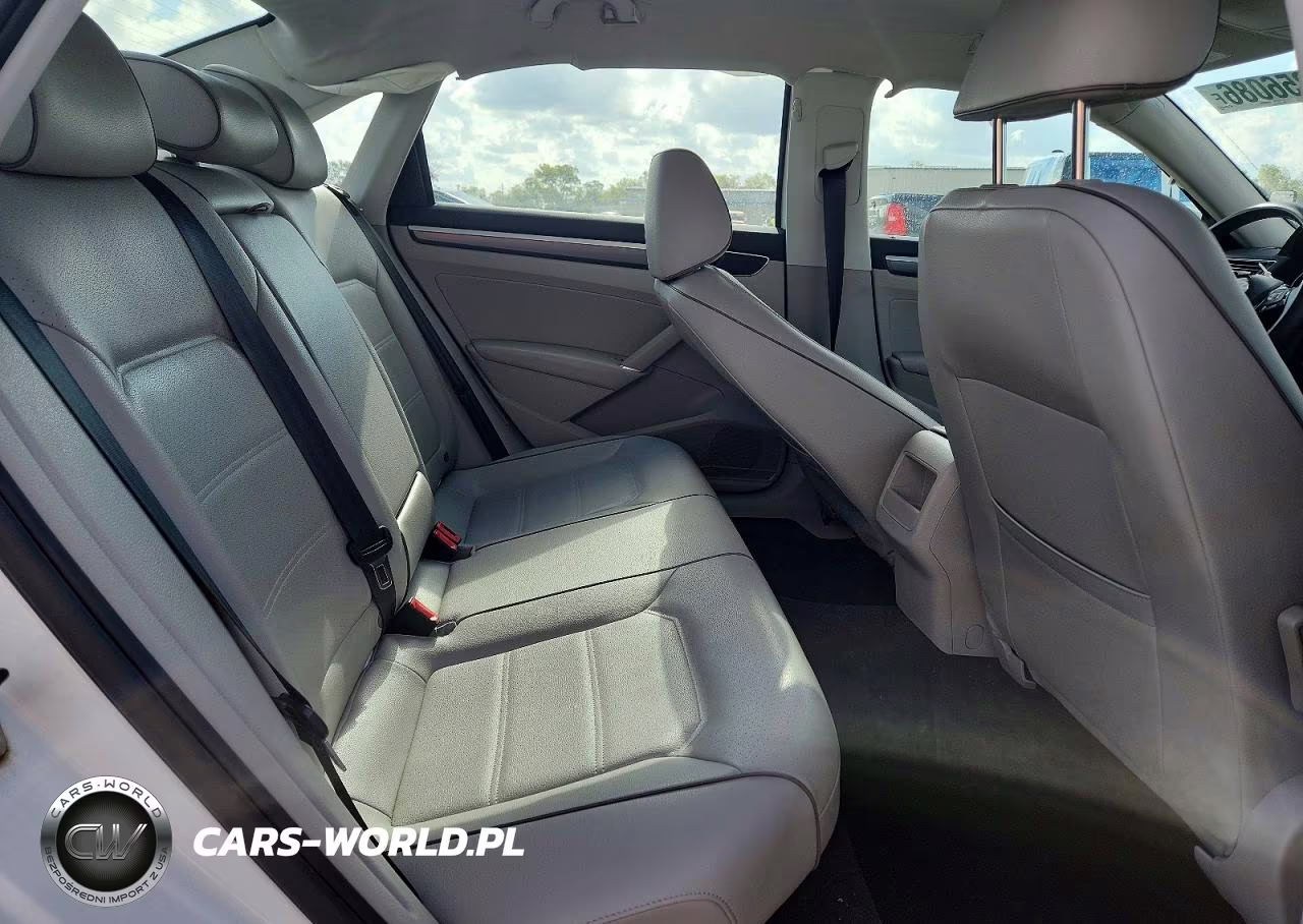 2018 Volkswagen Passat S VIN:1VWAA7A32JC002414 - 10