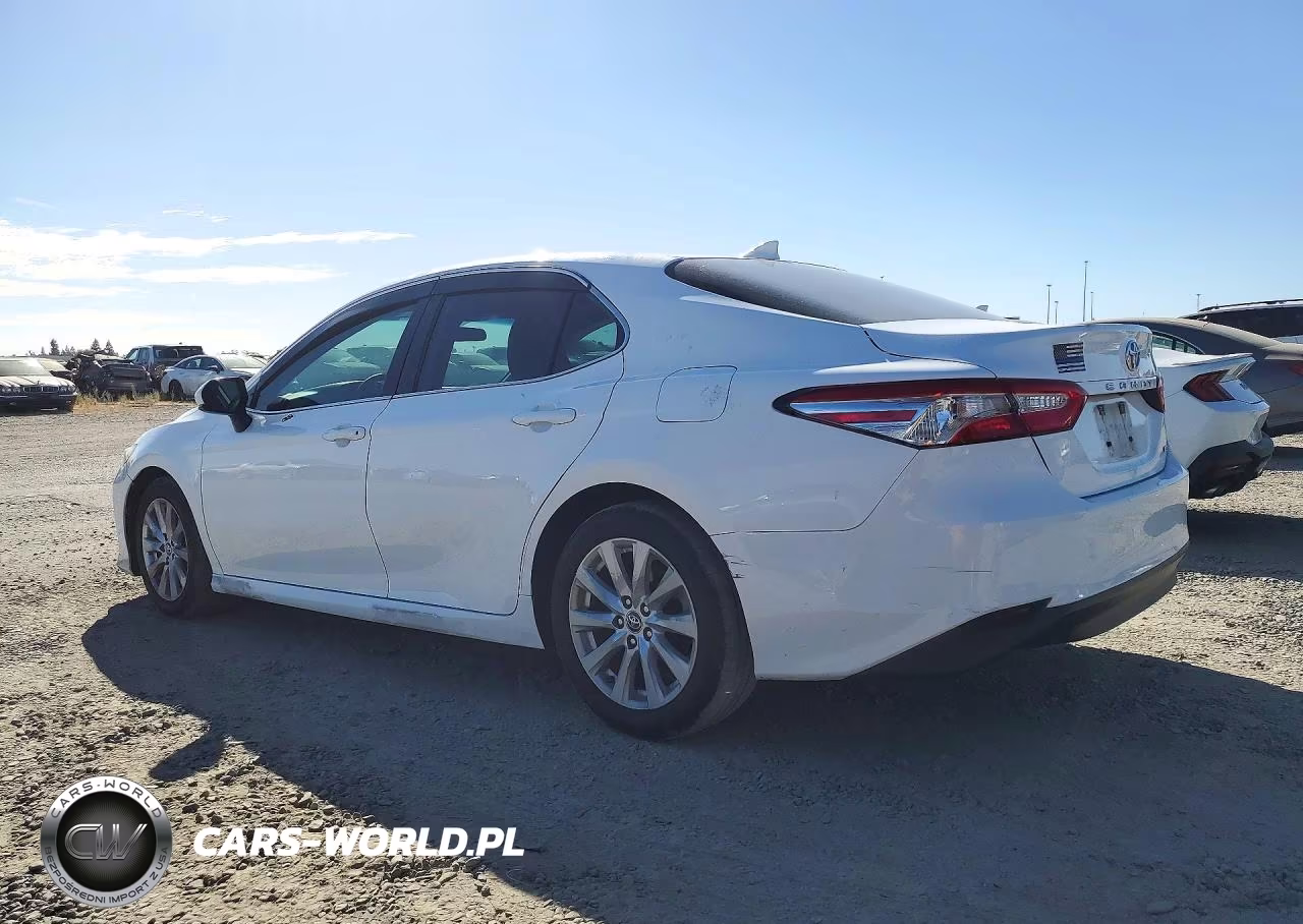 2019 Toyota Camry Le VIN:4T1B11HK6KU806773 - 2