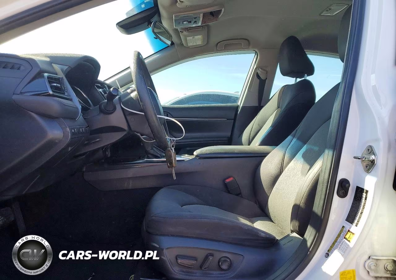 2019 Toyota Camry Le VIN:4T1B11HK6KU806773 - 7