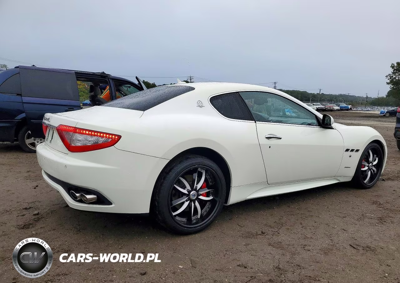 2010 Maserati Granturismo VIN:ZAM45GLA8A0051078 - 3