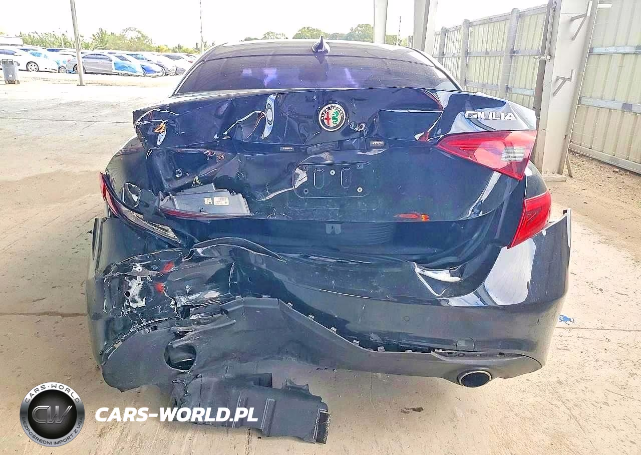 2018 Alfa Romeo Giulia VIN:ZARFAEBN1J7593122 - 6