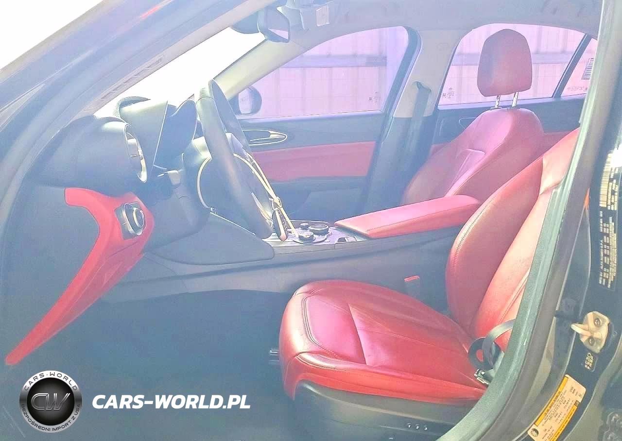 2018 Alfa Romeo Giulia VIN:ZARFAEBN1J7593122 - 7