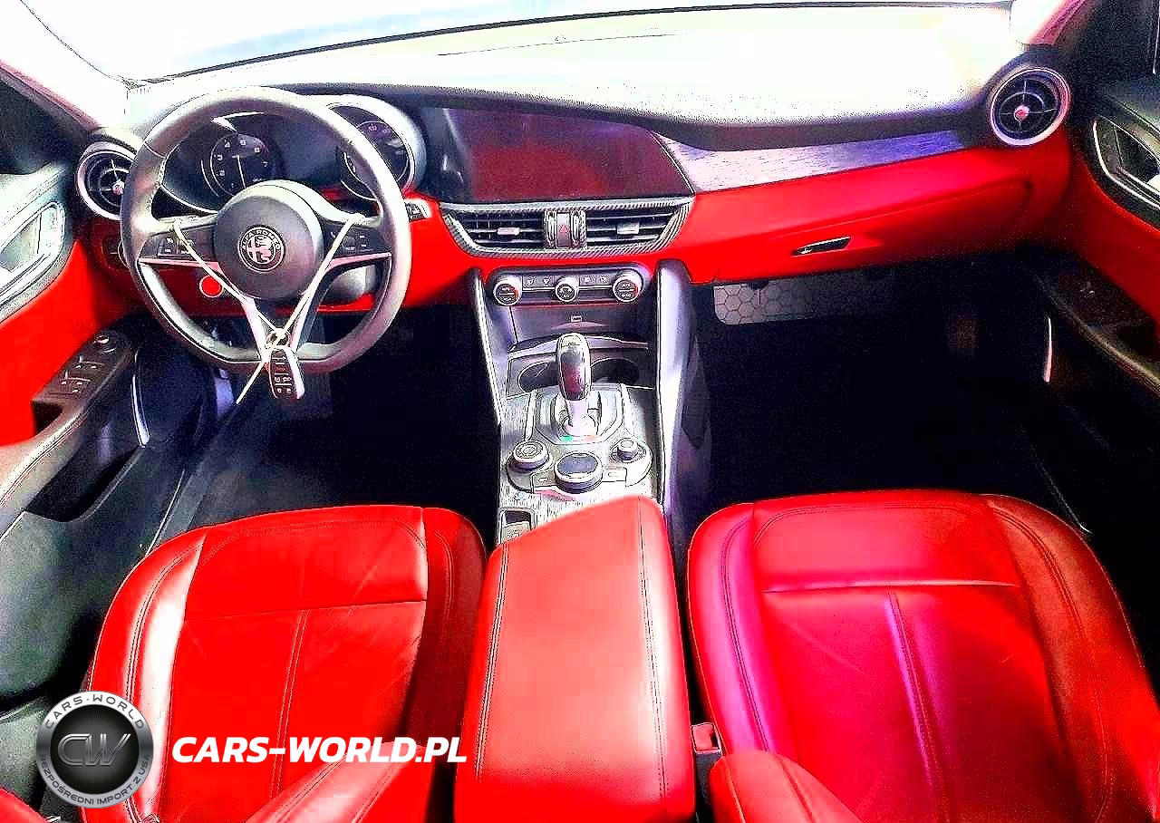 2018 Alfa Romeo Giulia VIN:ZARFAEBN1J7593122 - 8