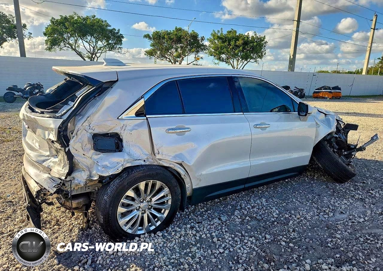 2024 Cadillac Xt4 Luxury VIN:1GYAZAR48RF120896 - 3