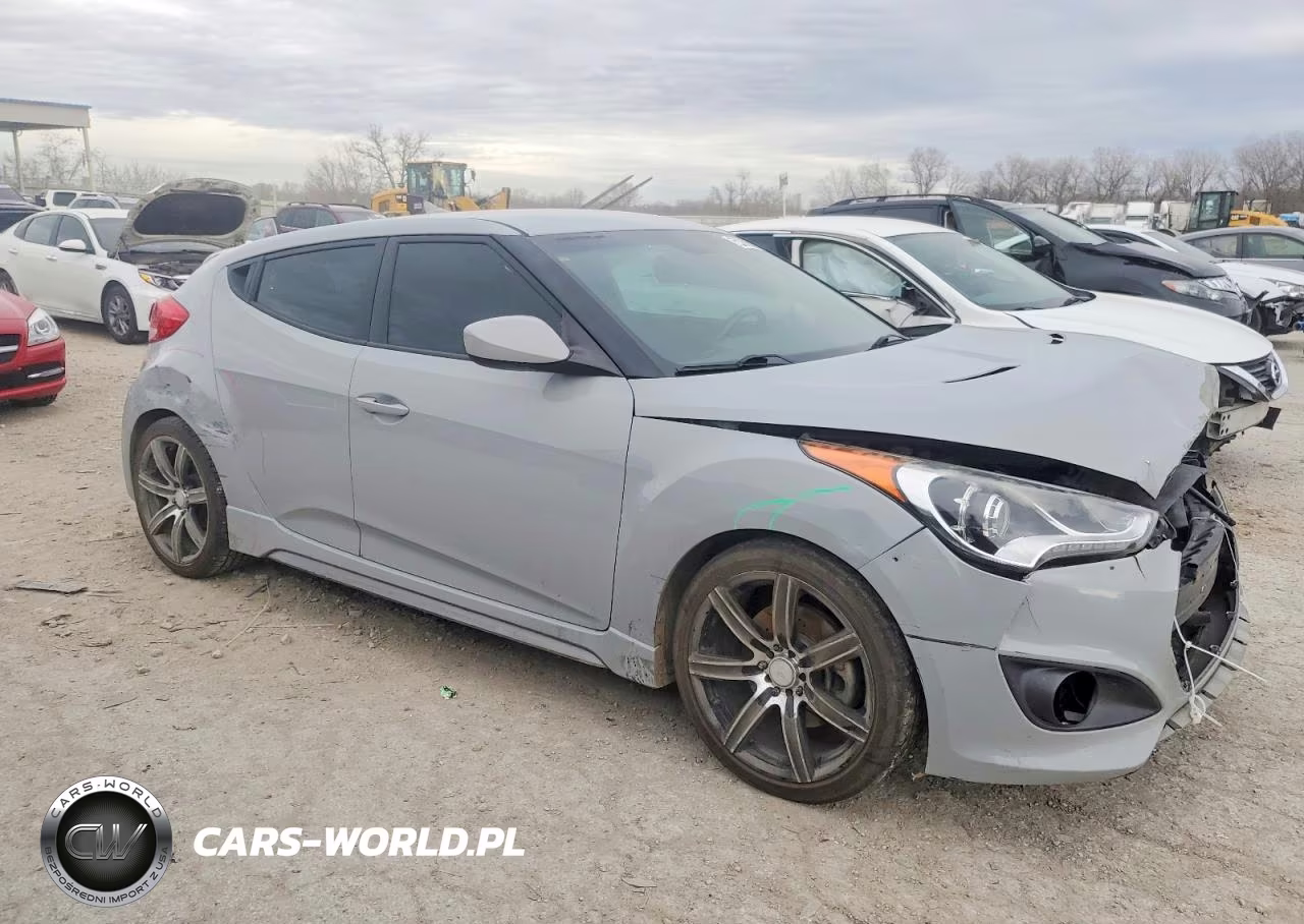 2015 Hyundai Veloster Turbo VIN:KMHTC6AE0FU218812 - 4