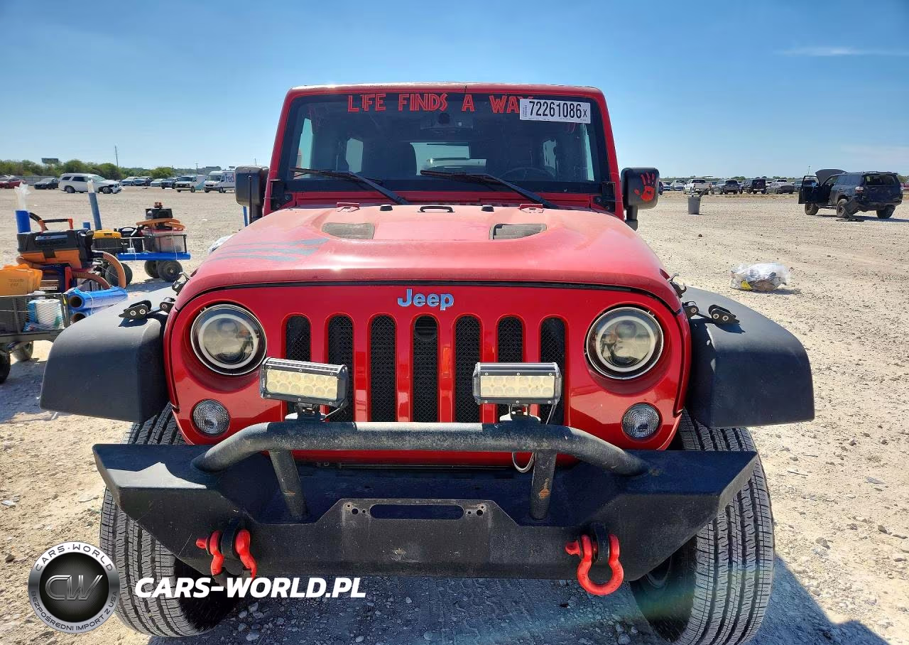 2015 Jeep Wrangler Unlimited Sport VIN:1C4BJWDG4FL523528 - 5