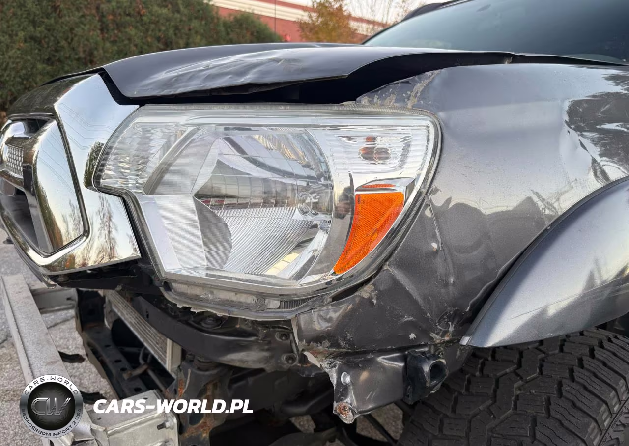 2015 Toyota Tacoma V6 VIN:3TMLU4EN3FM199466 - 13