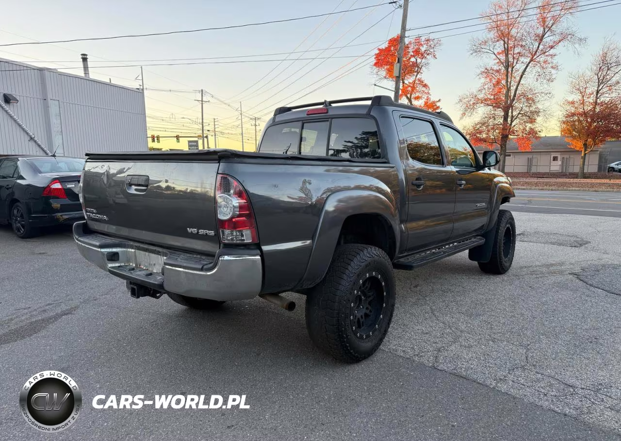 2015 Toyota Tacoma V6 VIN:3TMLU4EN3FM199466 - 4