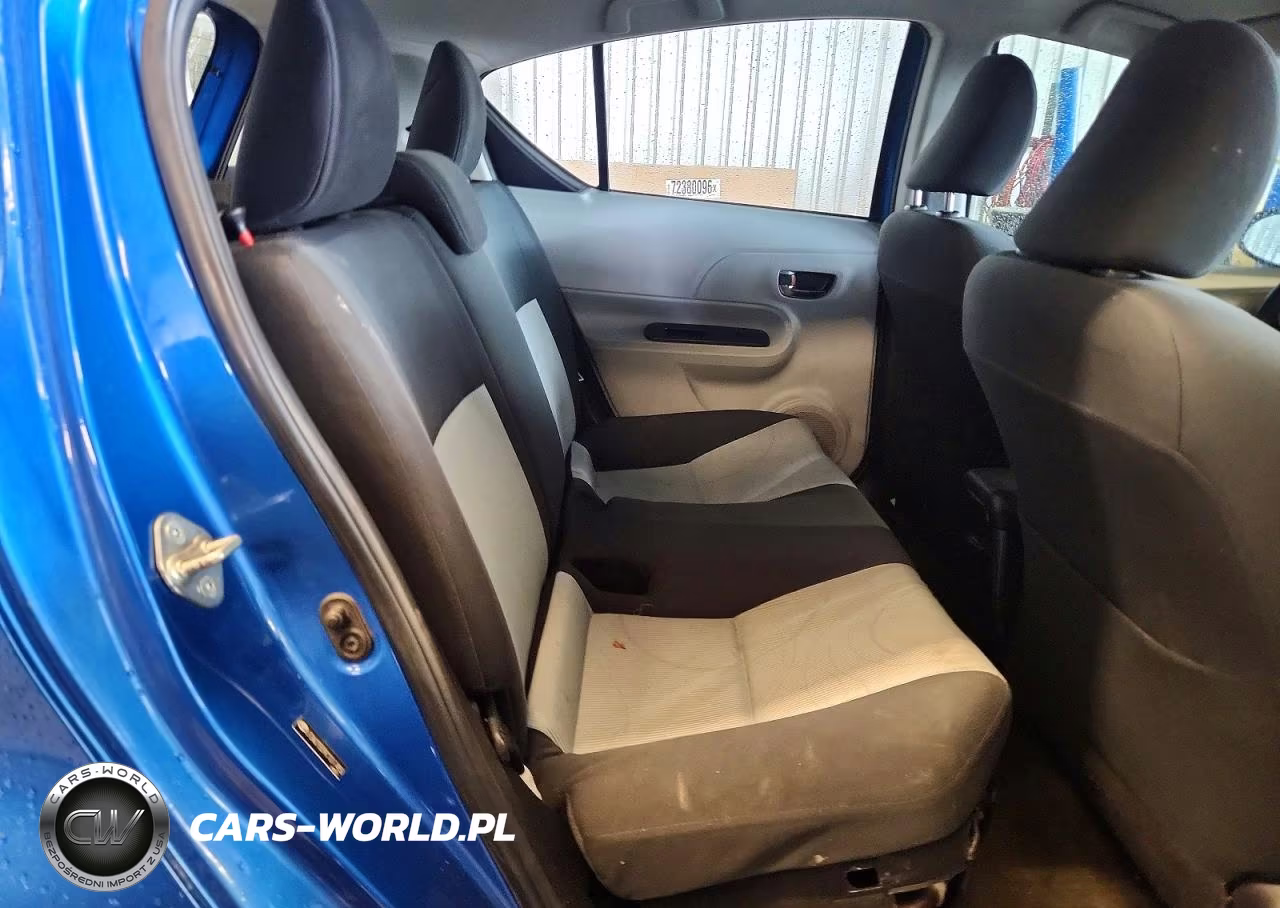2012 Toyota Prius C VIN:JTDKDTB39C1017450 - 10