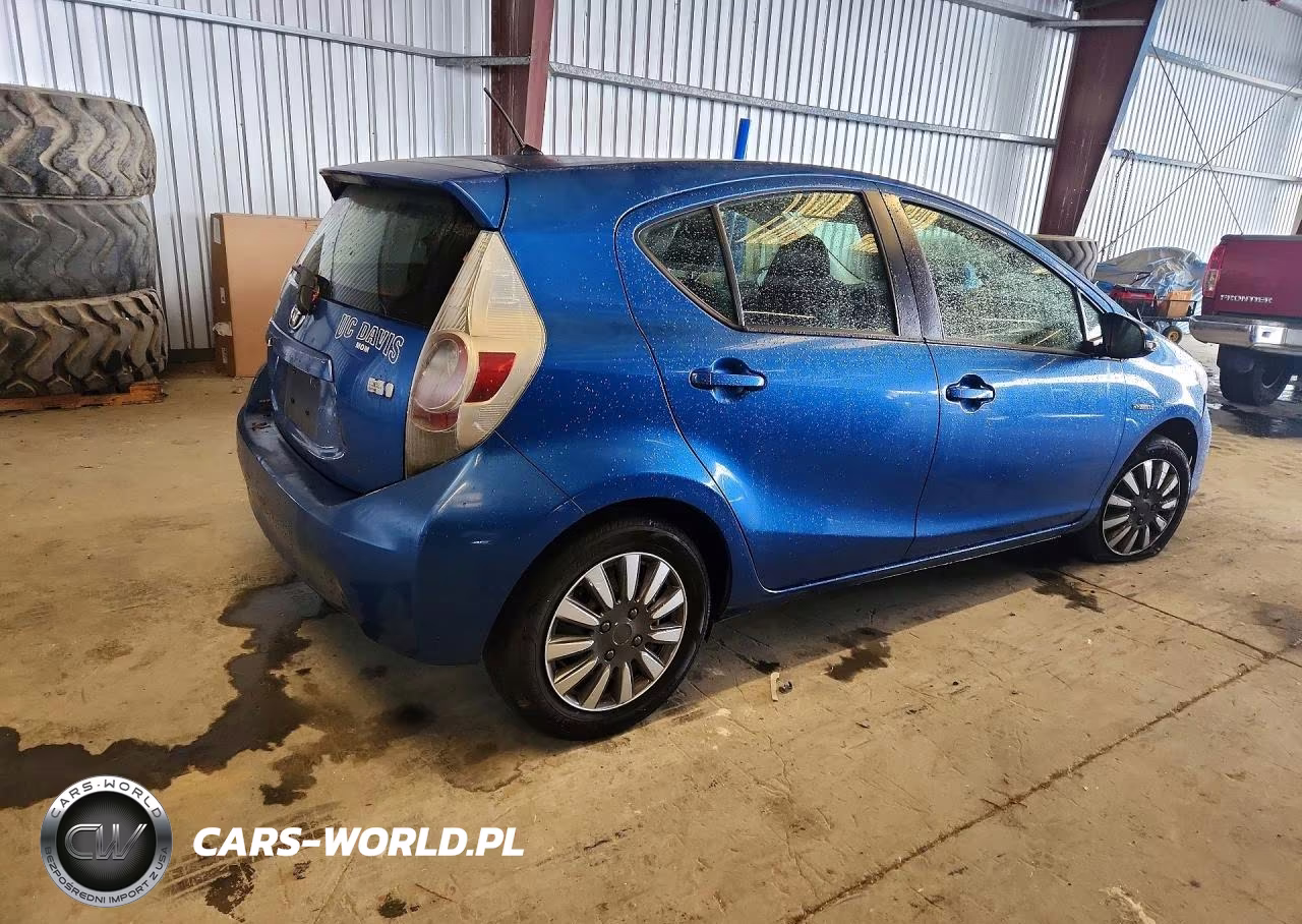 2012 Toyota Prius C VIN:JTDKDTB39C1017450 - 3