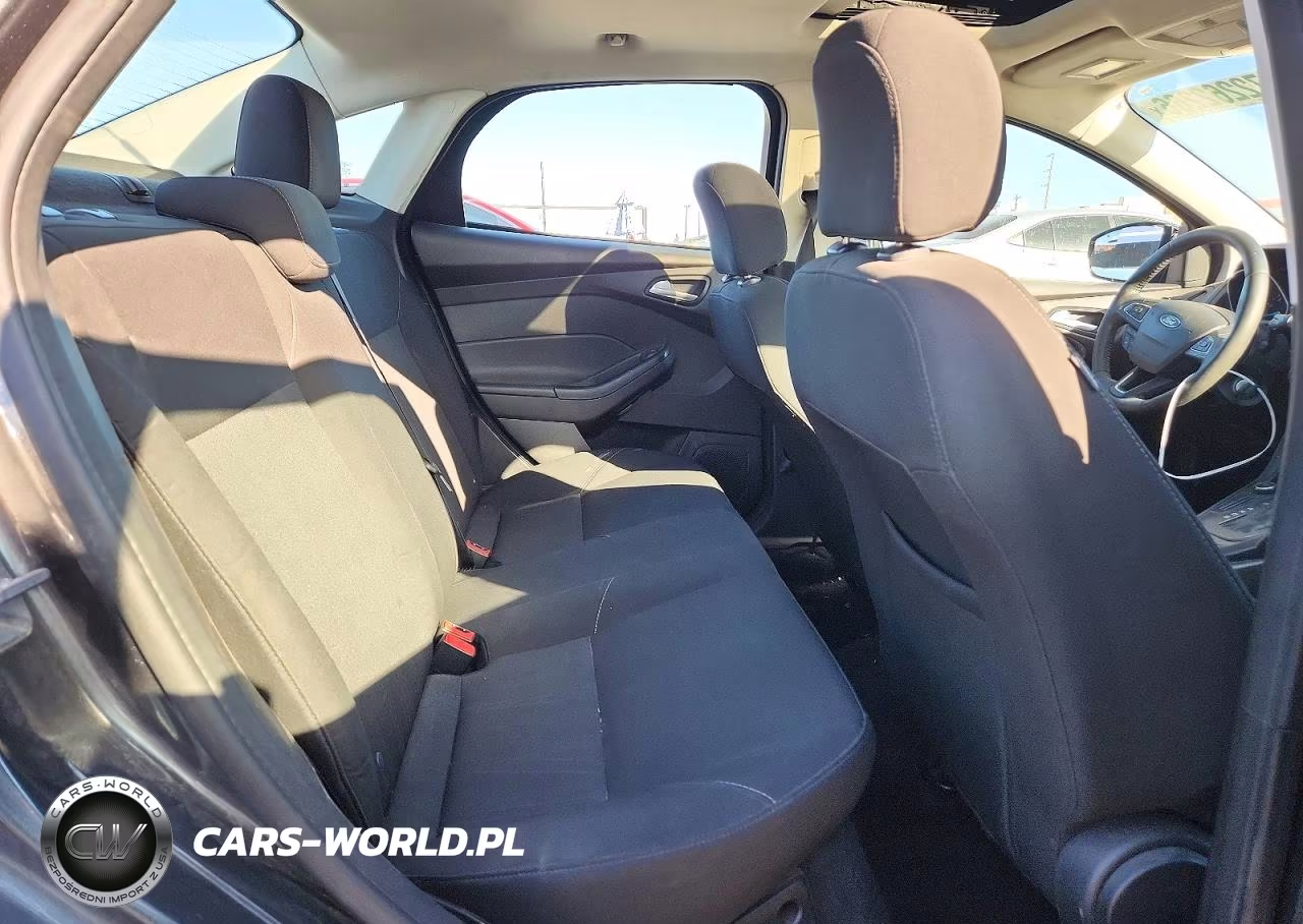 2016 Ford Focus Se VIN:1FADP3F25GL357731 - 10