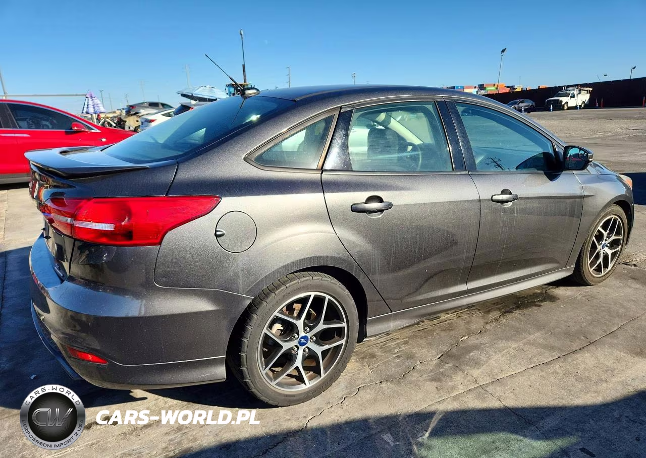 2016 Ford Focus Se VIN:1FADP3F25GL357731 - 3