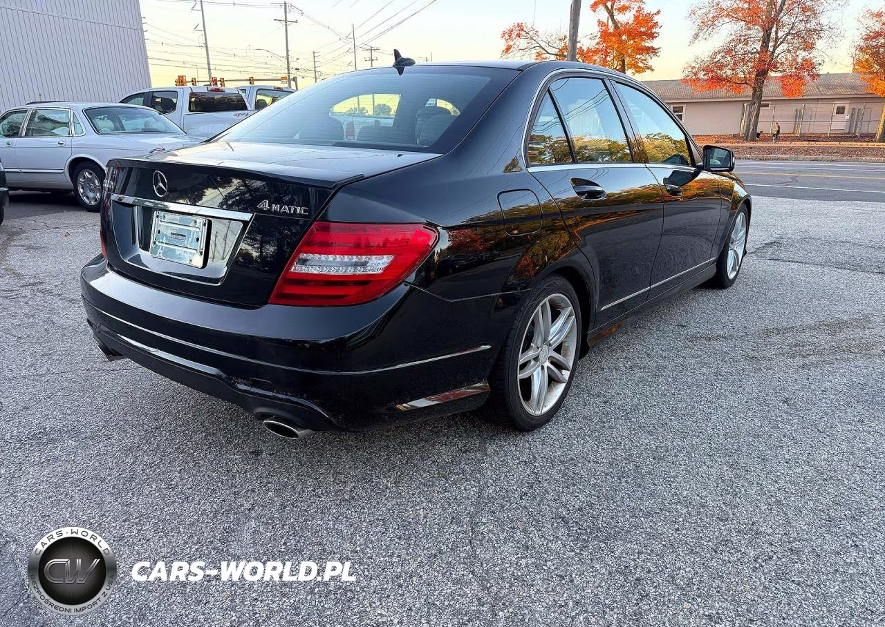 2012 Mercedes-Benz C 300 4Matic VIN:WDDGF8BB0CR204989 - 3