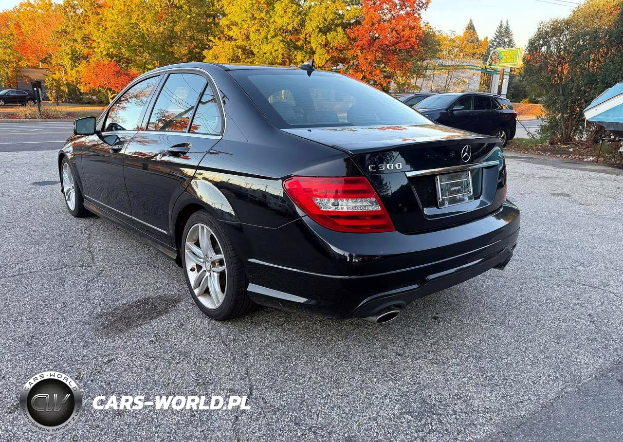 2012 Mercedes-Benz C 300 4Matic VIN:WDDGF8BB0CR204989 - 4