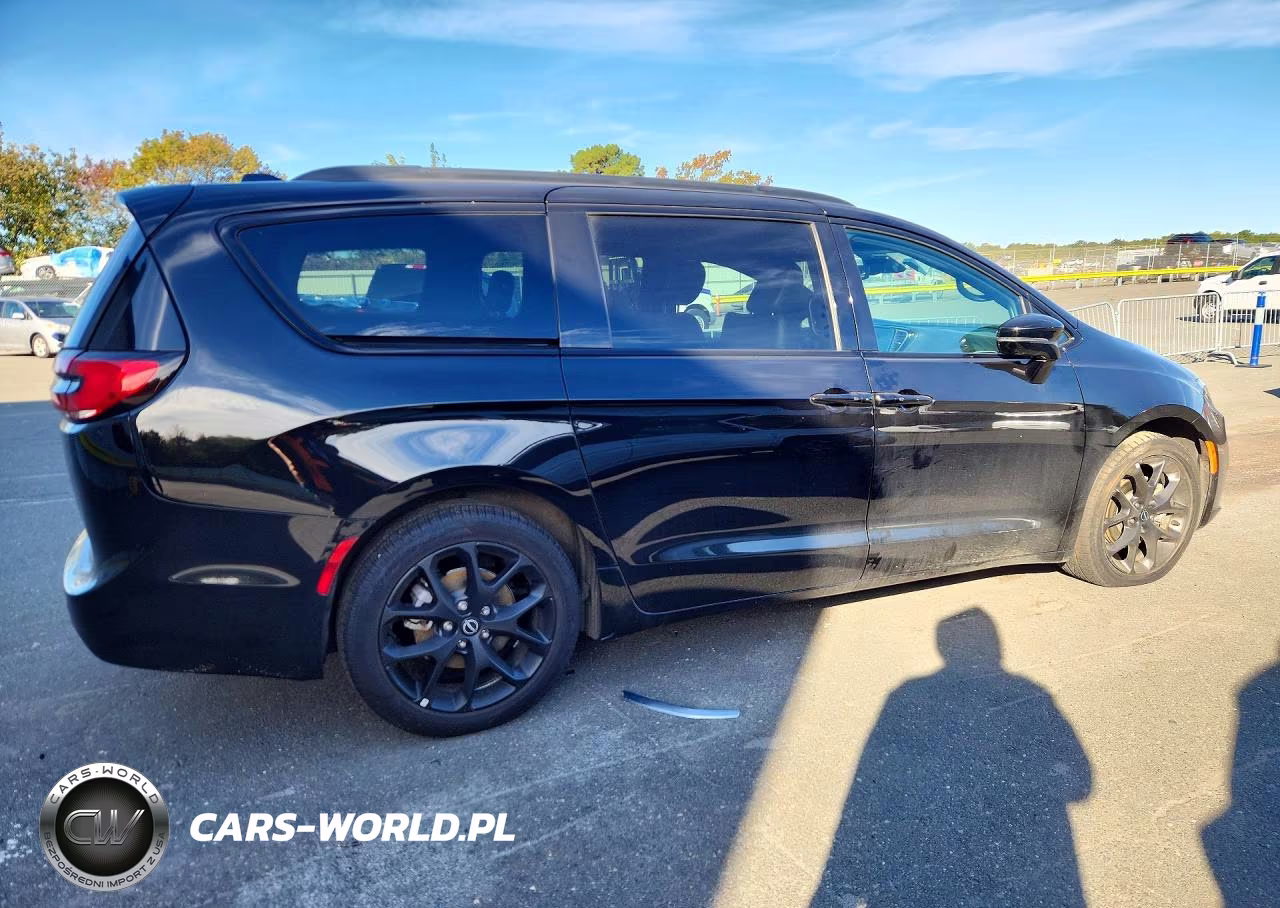 2026 Chrysler Pacifica Select VIN:2C4RC1BG2TR267634 - 3