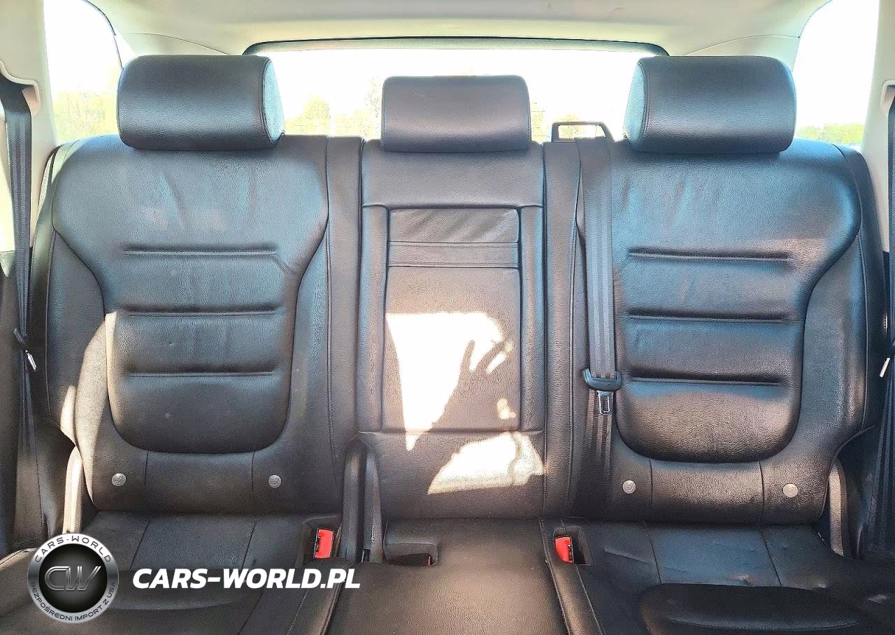 2016 Volkswagen Touareg Sport VIN:WVGEF9BP6GD001297 - 10