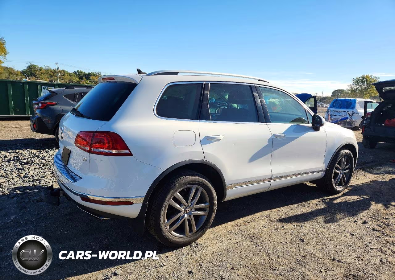 2016 Volkswagen Touareg Sport VIN:WVGEF9BP6GD001297 - 3