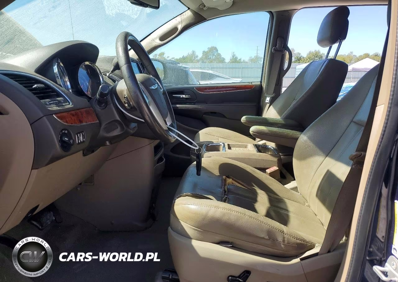 2015 Chrysler Town & Country Touring VIN:2C4RC1BG1FR618912 - 7