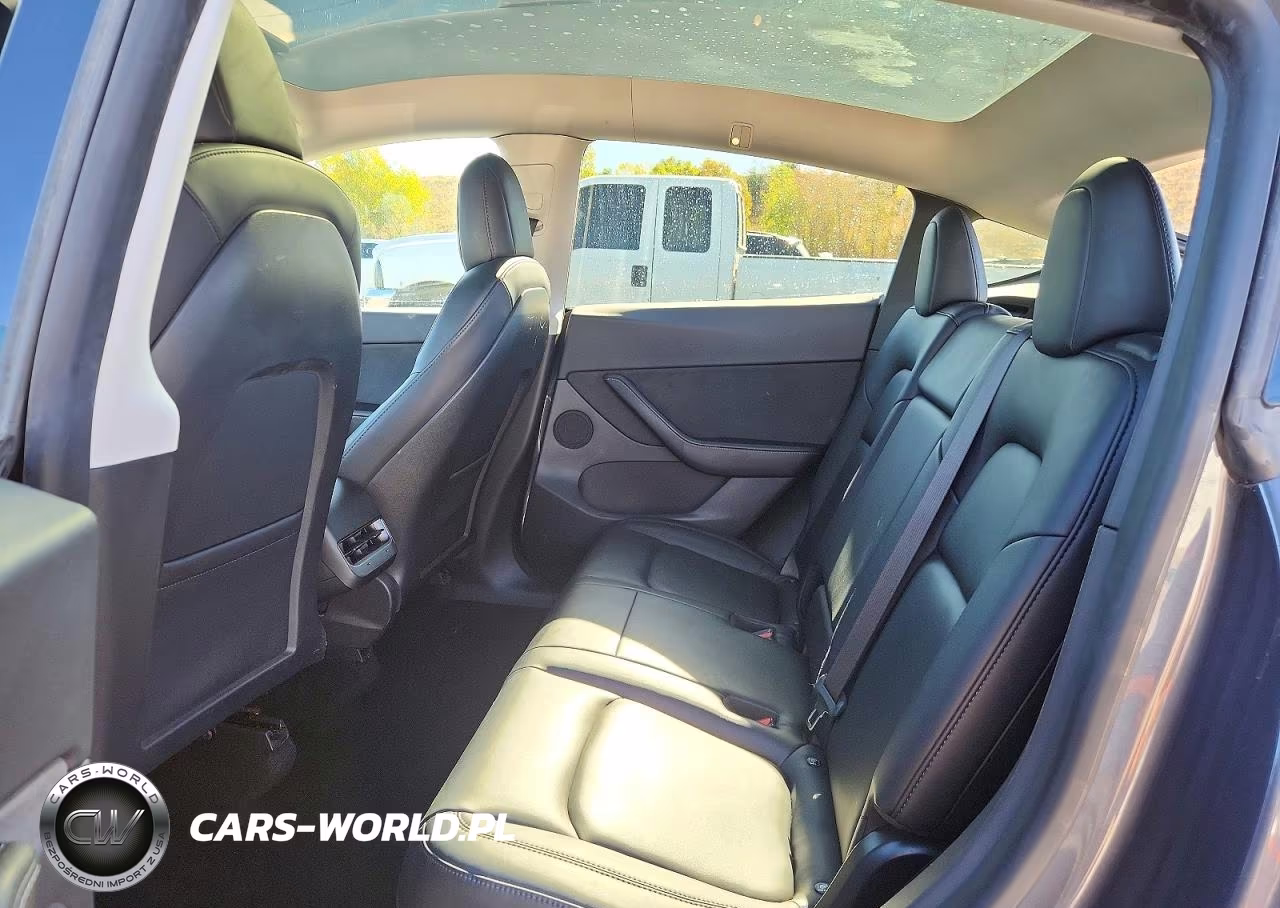 2020 Tesla Model Y VIN:5YJYGDEE3LF052044 - 10