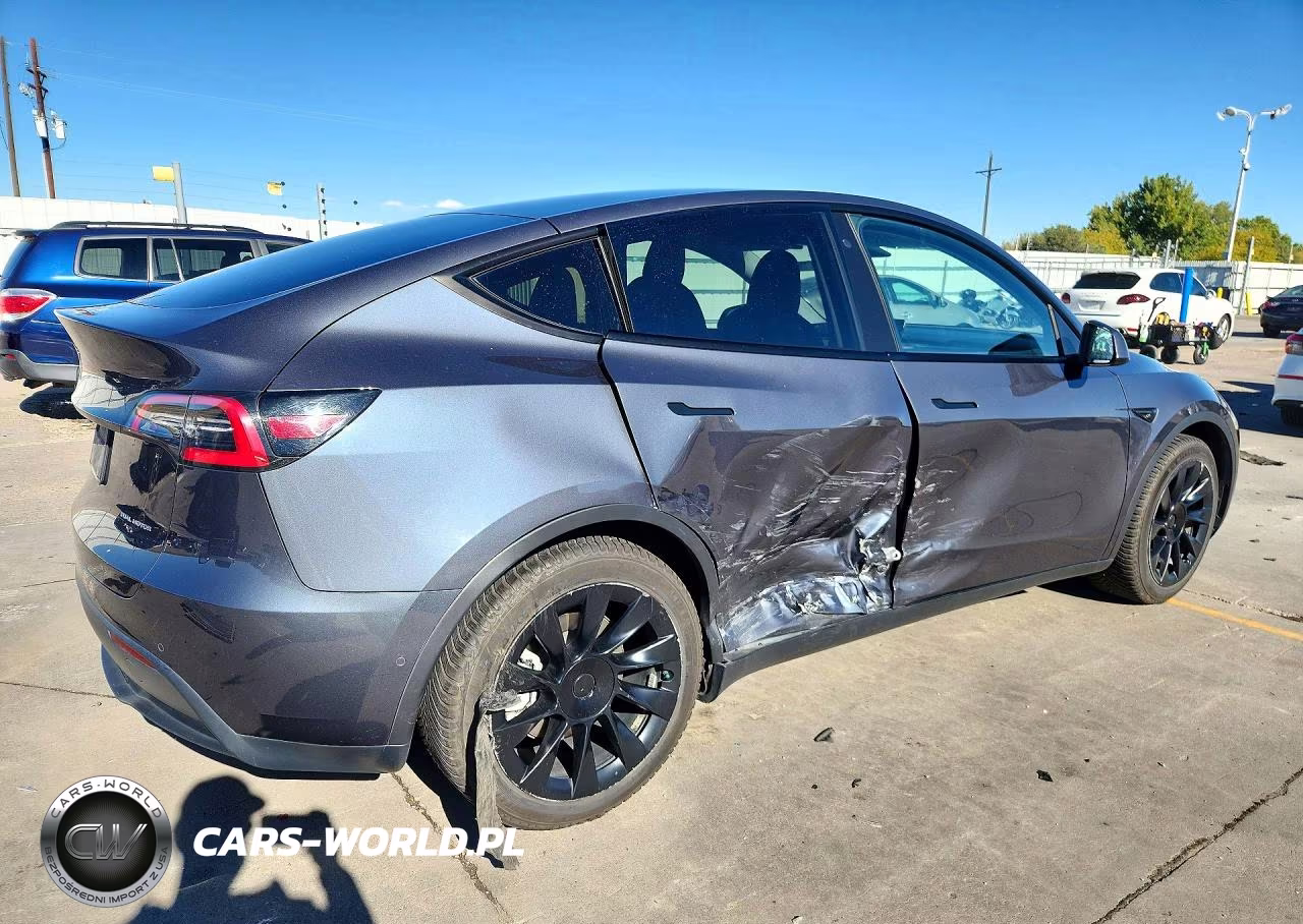 2020 Tesla Model Y VIN:5YJYGDEE3LF052044 - 3