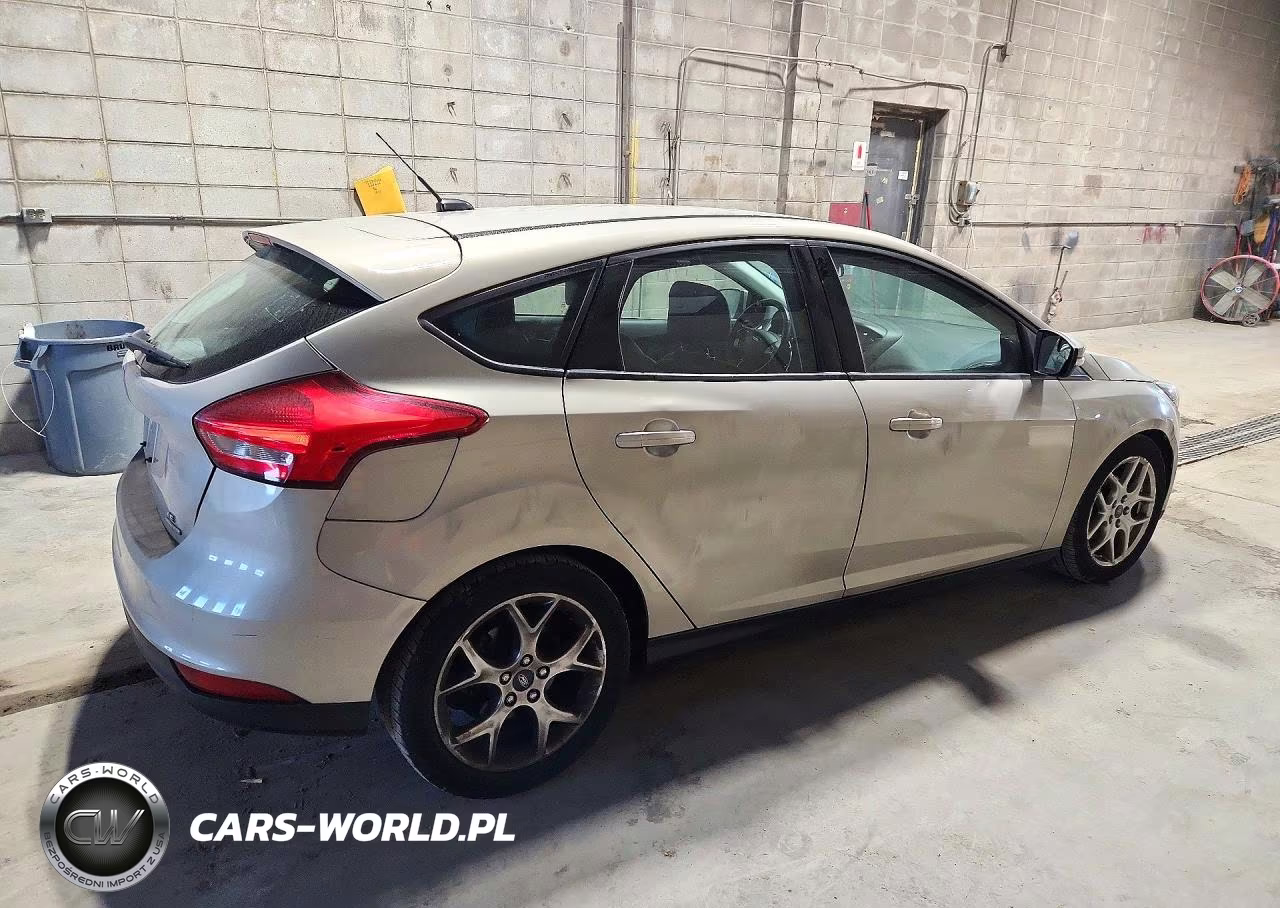 2015 Ford Focus Se VIN:1FADP3K24FL234409 - 3