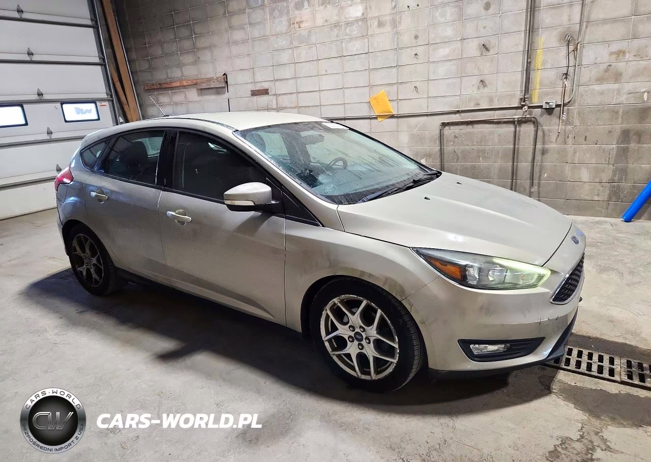 2015 Ford Focus Se VIN:1FADP3K24FL234409 - 4