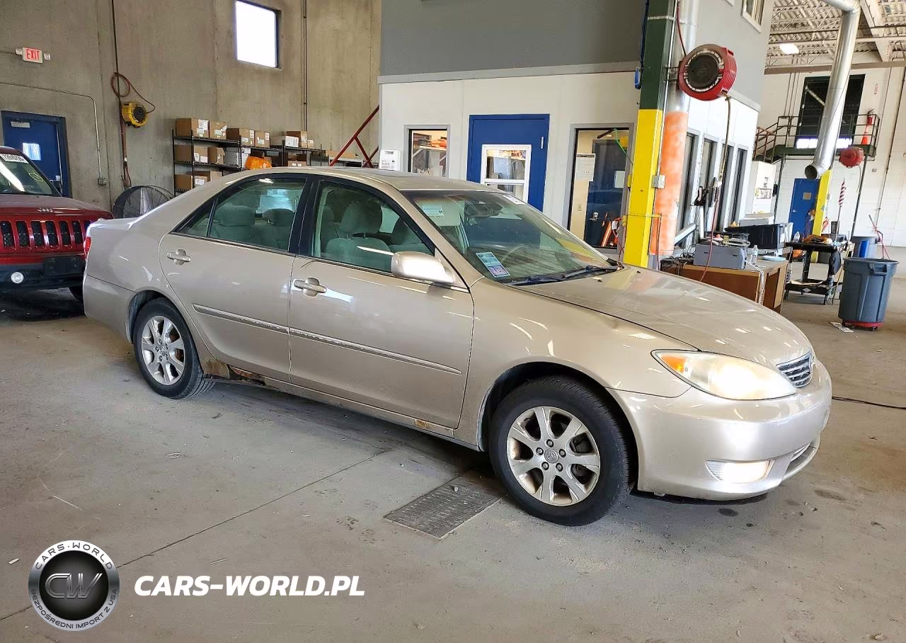 2005 Toyota Camry Xle VIN:4T1BE32K75U974371 - 4