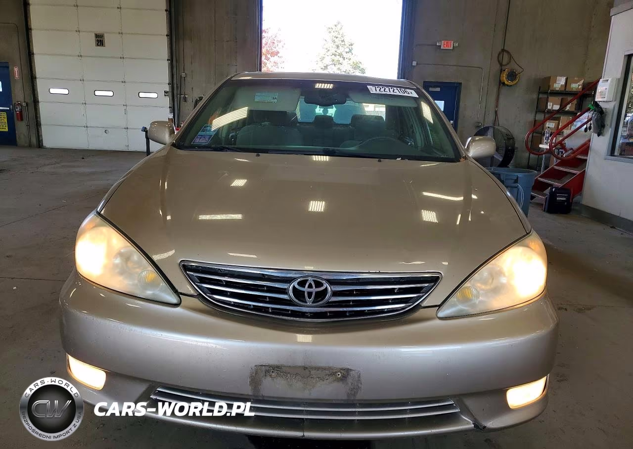 2005 Toyota Camry Xle VIN:4T1BE32K75U974371 - 5