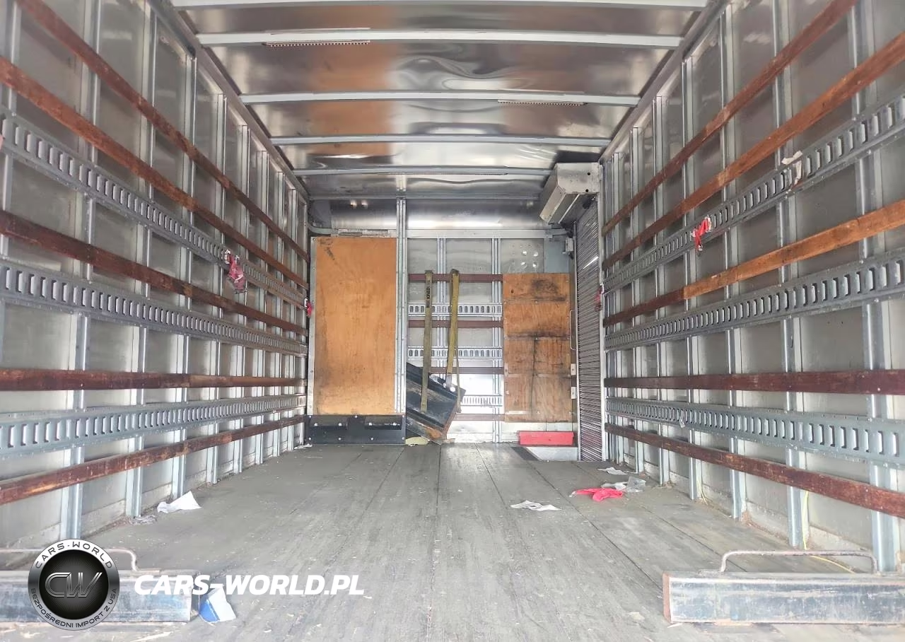2018 Hino 195 Box Truck VIN:JHHSDM2H5JK006242 - 10