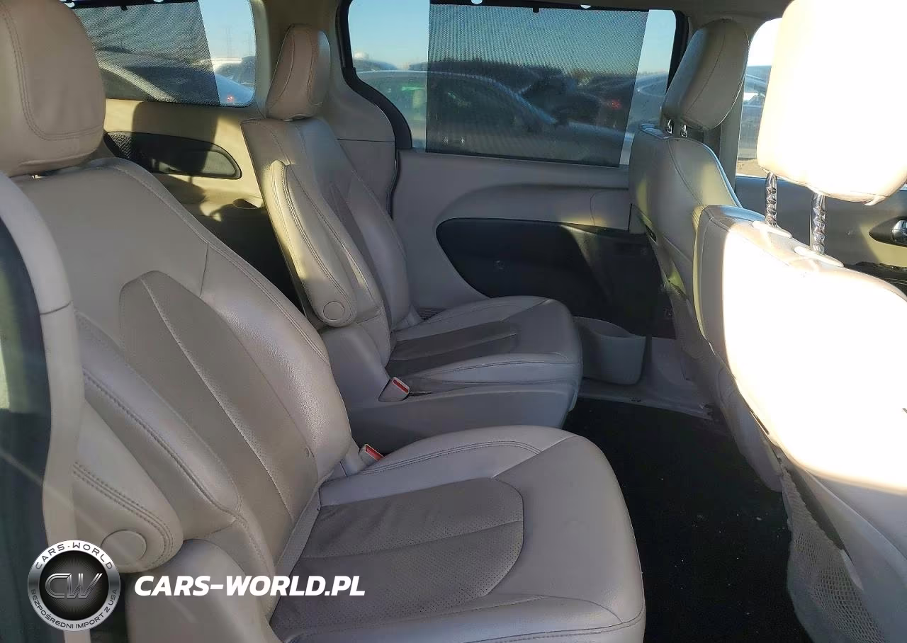 2021 Chrysler Pacifica Hybrid Touring L VIN:2C4RC1L76MR586129 - 10
