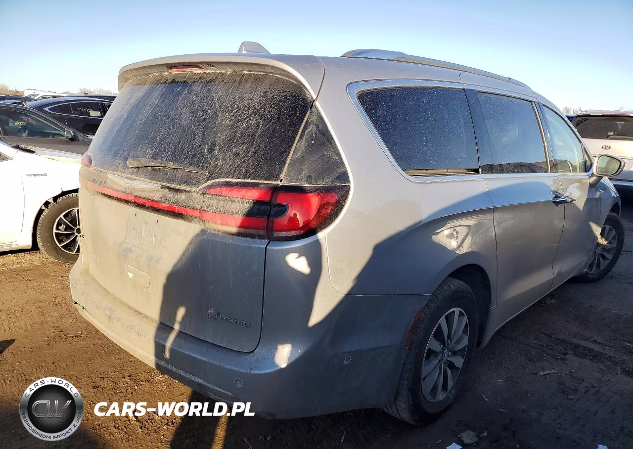 2021 Chrysler Pacifica Hybrid Touring L VIN:2C4RC1L76MR586129 - 3