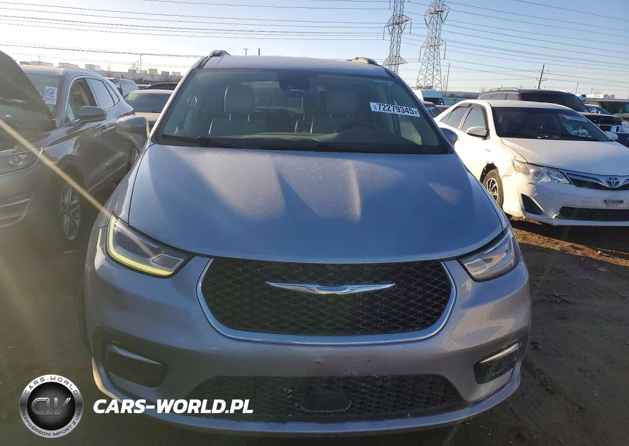 2021 Chrysler Pacifica Hybrid Touring L VIN:2C4RC1L76MR586129 - 5