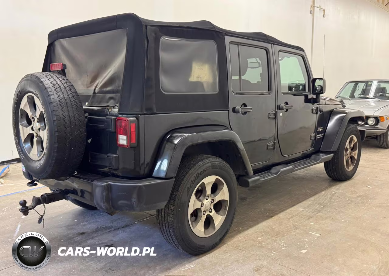 2017 Jeep Wrangler Unlimited Sahara VIN:1C4BJWEG5HL559083 - 4