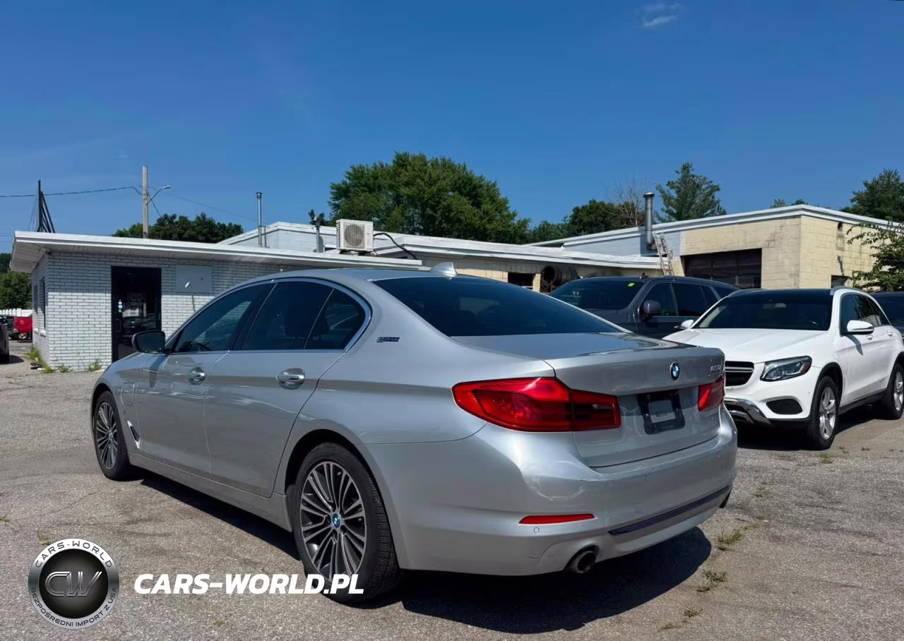 2018 BMW 530Xe VIN:WBAJB1C56JB084145 - 3