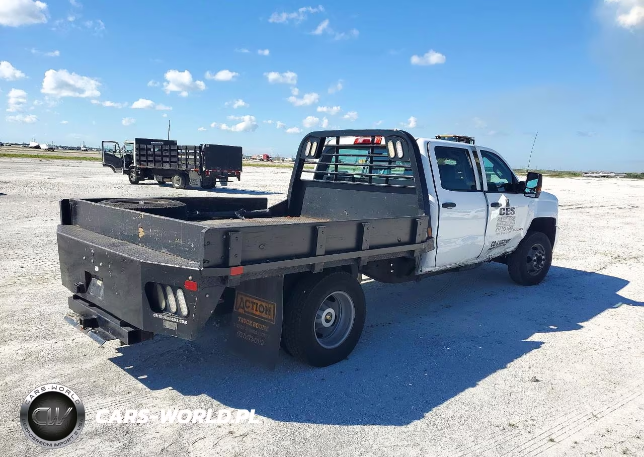 2018 Chevrolet Silverado C3500 VIN:1GB4CYCG9JF224158 - 3