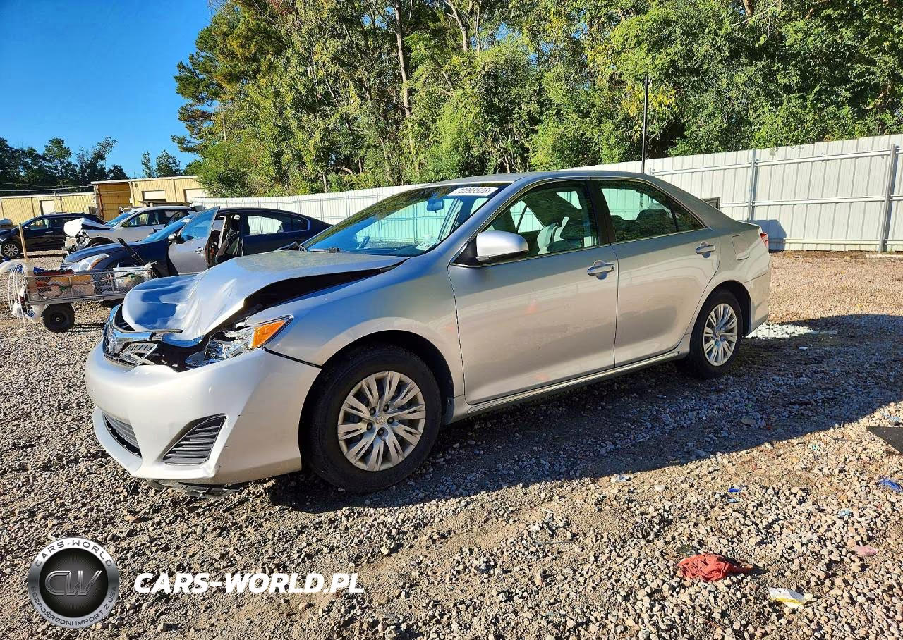 2013 Toyota Camry Le – zdjęcie 1 z 12