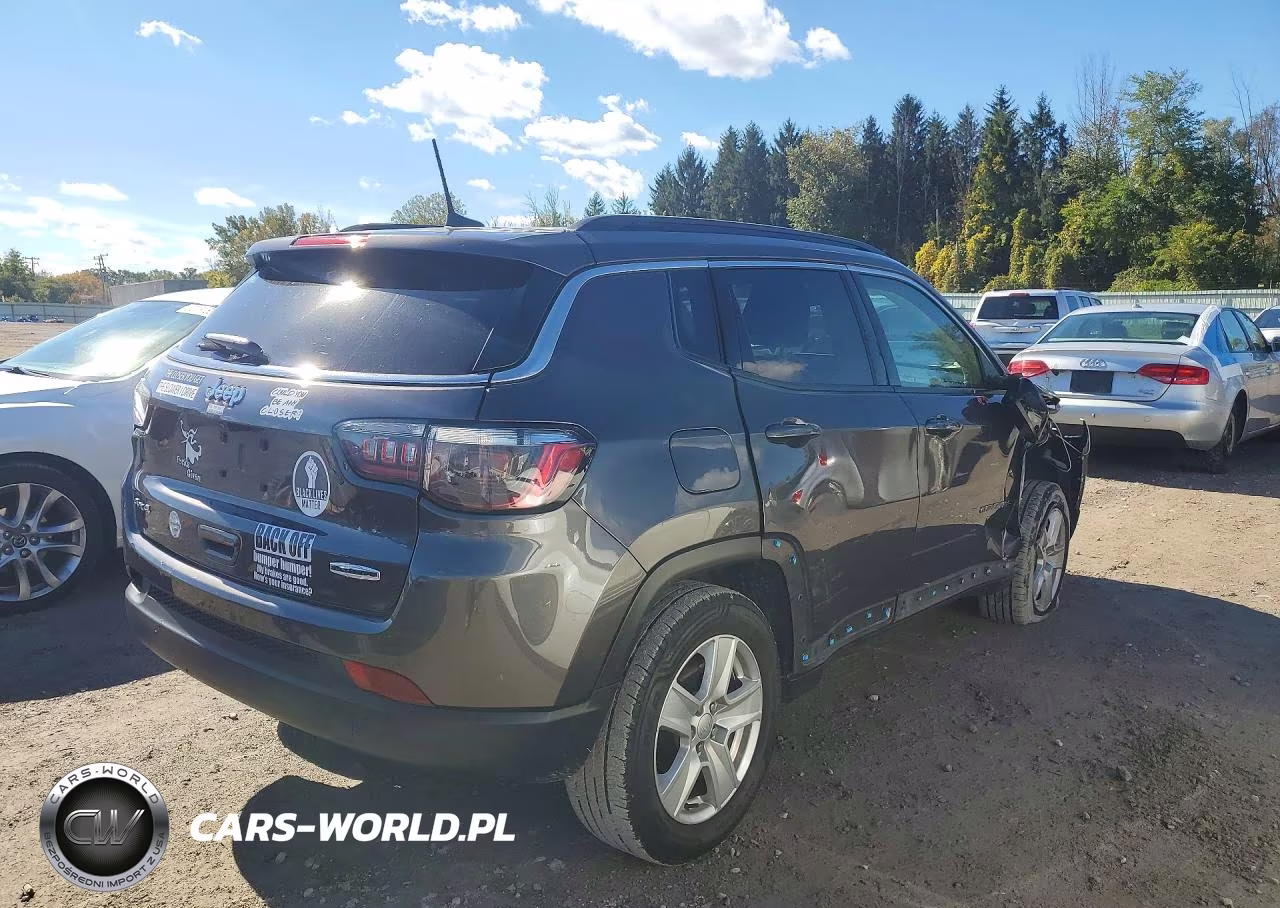2022 Jeep Compass Latitude VIN:3C4NJDBBXNT124859 - 3