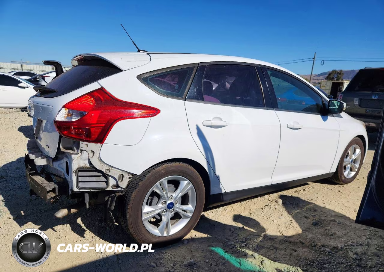 2014 Ford Focus Se VIN:1FADP3K27EL144833 - 3