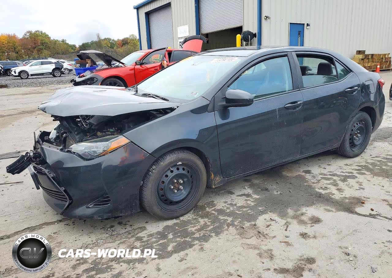 2018 Toyota Corolla Le VIN:2T1BURHE4JC067726 - 1