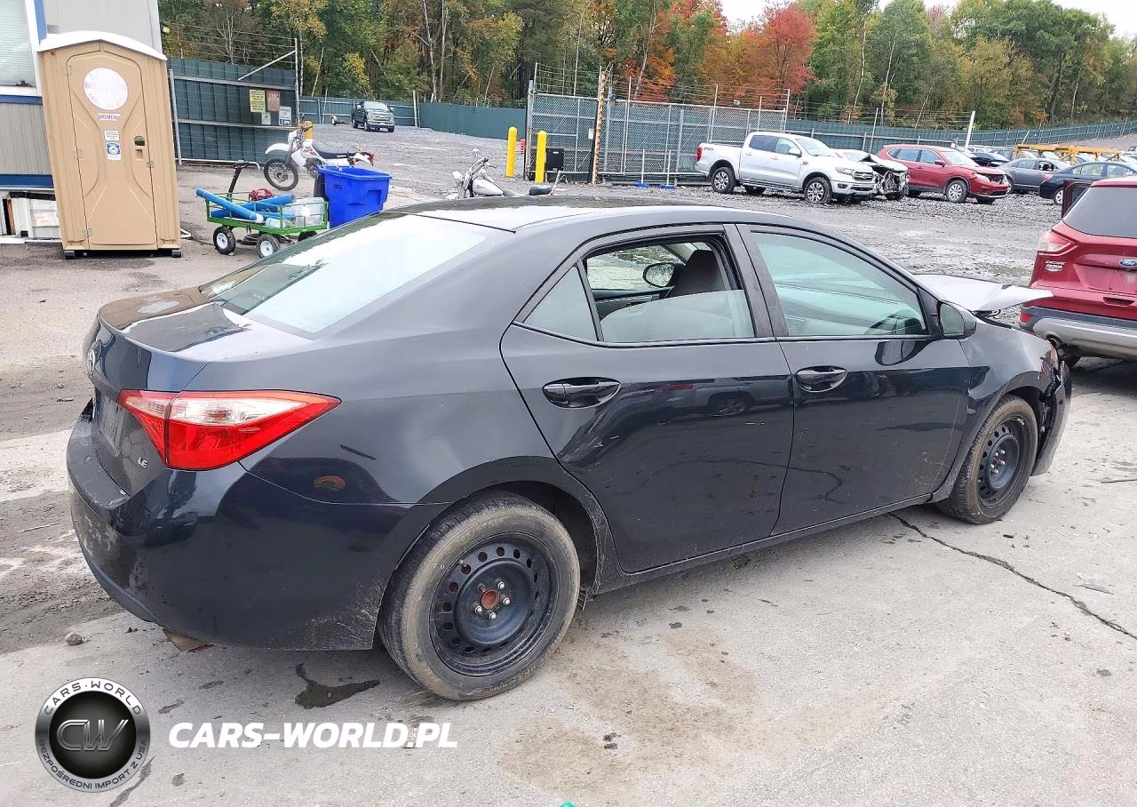2018 Toyota Corolla Le VIN:2T1BURHE4JC067726 - 3