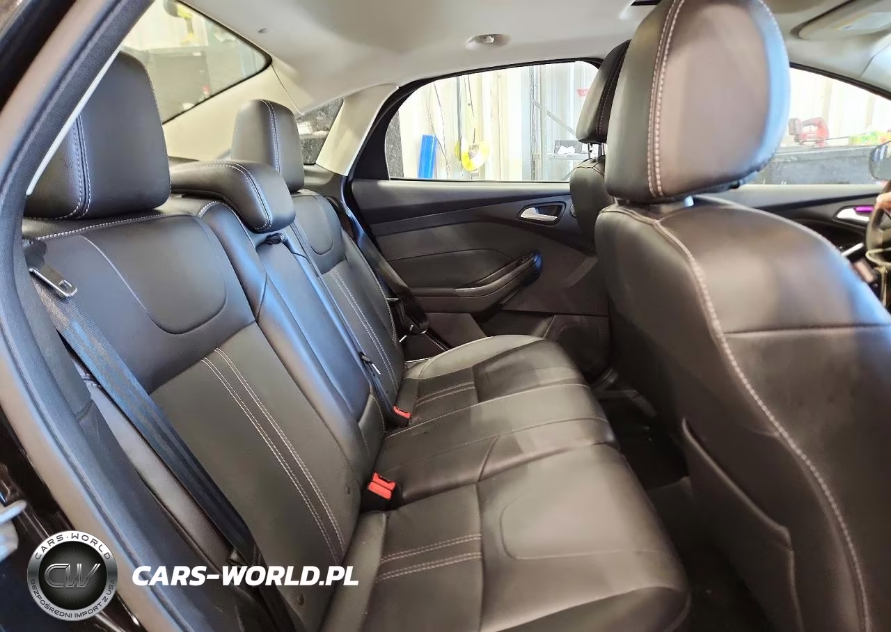 2014 Ford Focus Titanium VIN:1FADP3J22EL105181 - 10