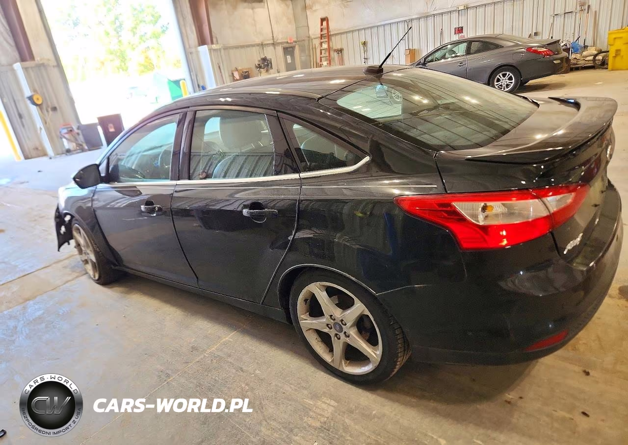 2014 Ford Focus Titanium VIN:1FADP3J22EL105181 - 2