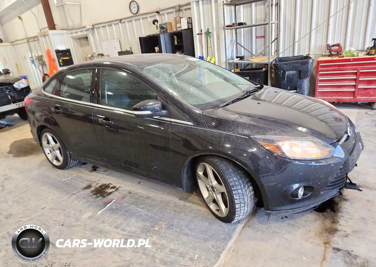 2014 Ford Focus Titanium VIN:1FADP3J22EL105181 - 4