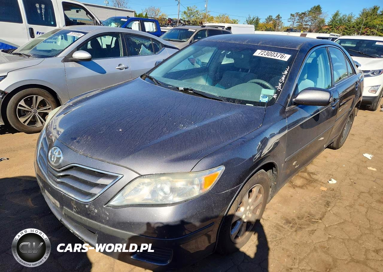 2010 Toyota Camry Le – zdjęcie 1 z 12